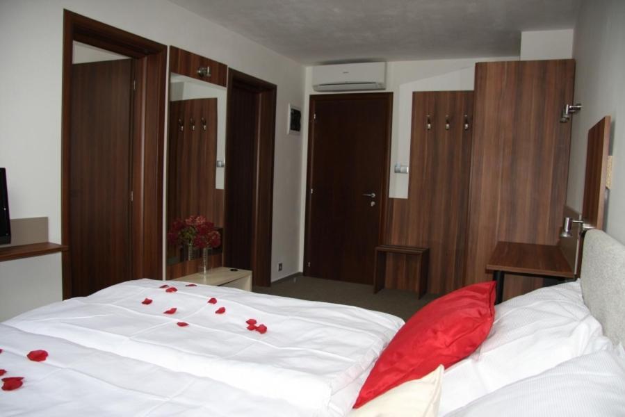 Art Hotel Podebrady Exterior photo